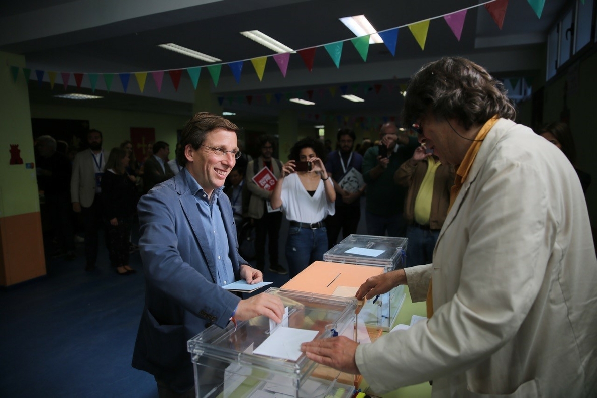 Almeida afronta «optimista» la jornada electoral y llama a que «todos» voten en estas «elecciones importantísimas»