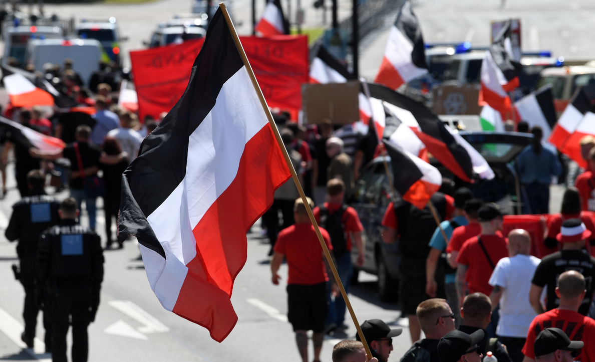Neonazis y contramanifestantes marchan sin incidentes de consideración en la ciudad de Chemnitz