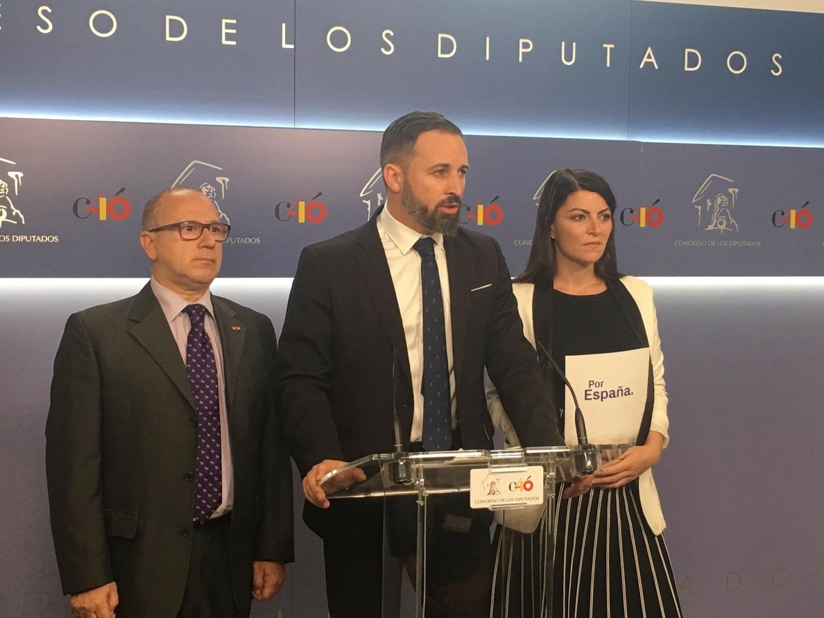 Abascal (Vox) dice que sería «dramático» que el PSOE pactara la abstención de Bildu para gobernar en Navarra