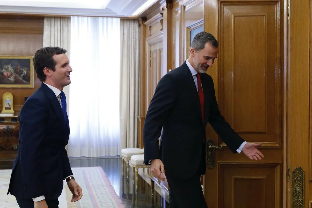 Casado pide a Sánchez evitar tacticismos y no dilatar investidura, y no se opone a abstención de Cs, UPN o CC