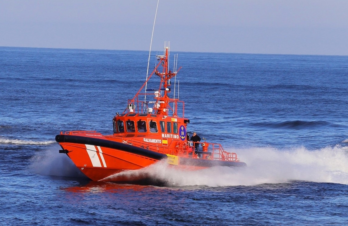 Continúa la búsqueda de una mujer que ha caído al mar desde un crucero en las aguas del norte de Menorca