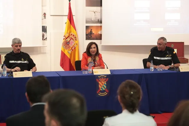 Robles subraya la importancia de ahondar en la colaboración civil-militar para hacer frente a emergencias