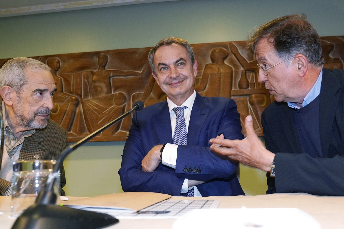 Zapatero cree que habrá un gobierno presidido por Sánchez «sí o sí» y no contempla una repetición electoral