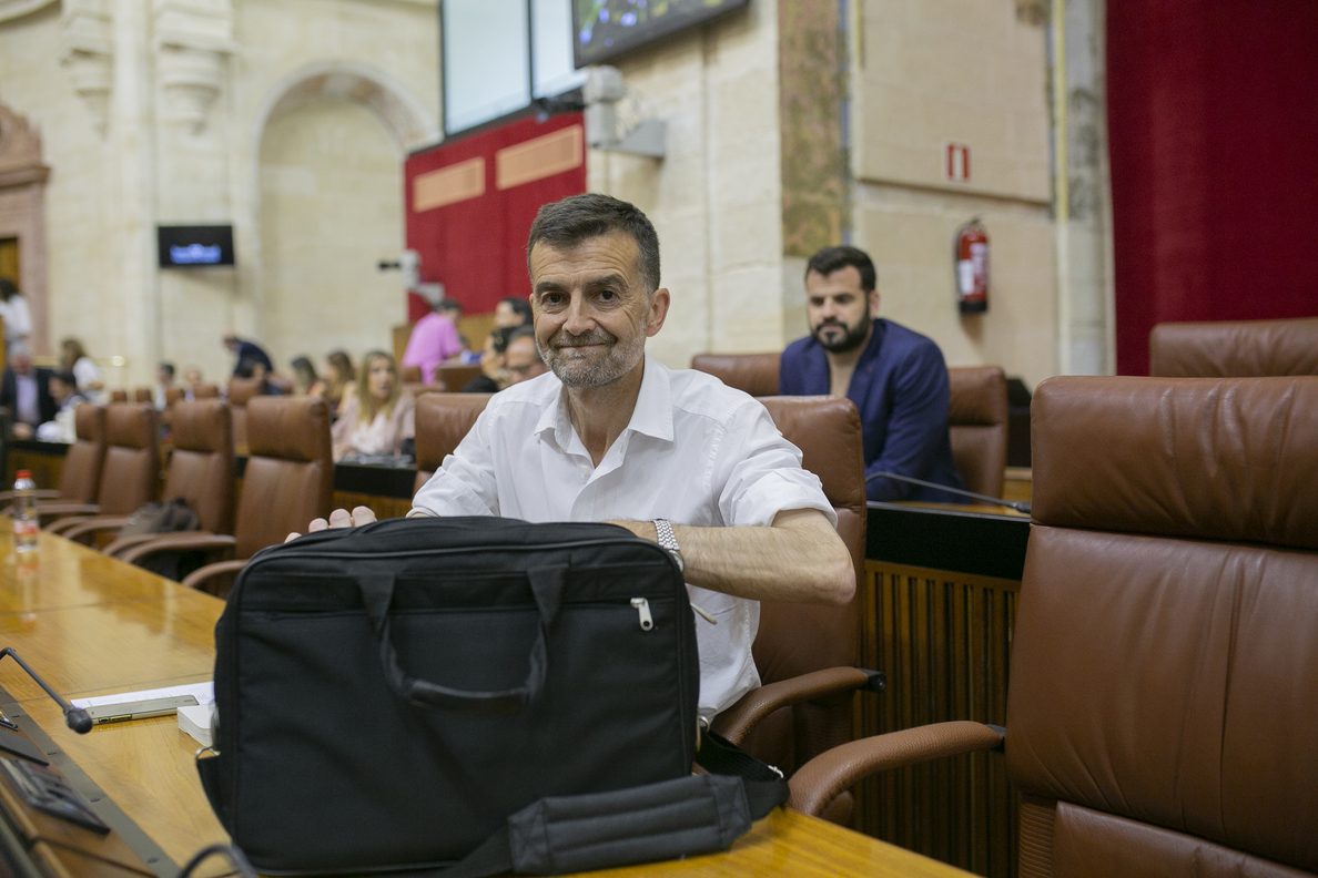 Antonio Maíllo deja su escaño y la coordinación de IU Andalucía y solicita su reingreso como profesor de latín