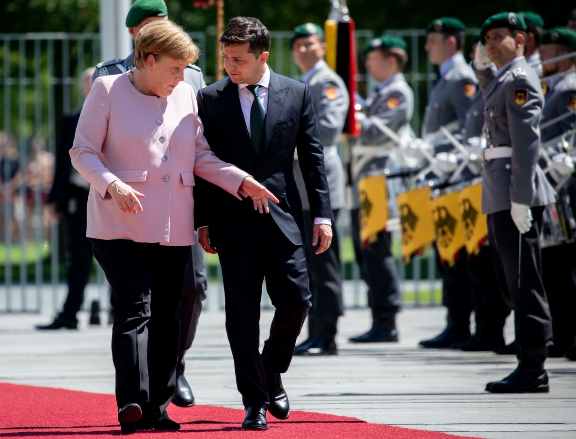 Merkel desmiente problemas de salud tras sufrir temblores en la recepción del presidente ucraniano