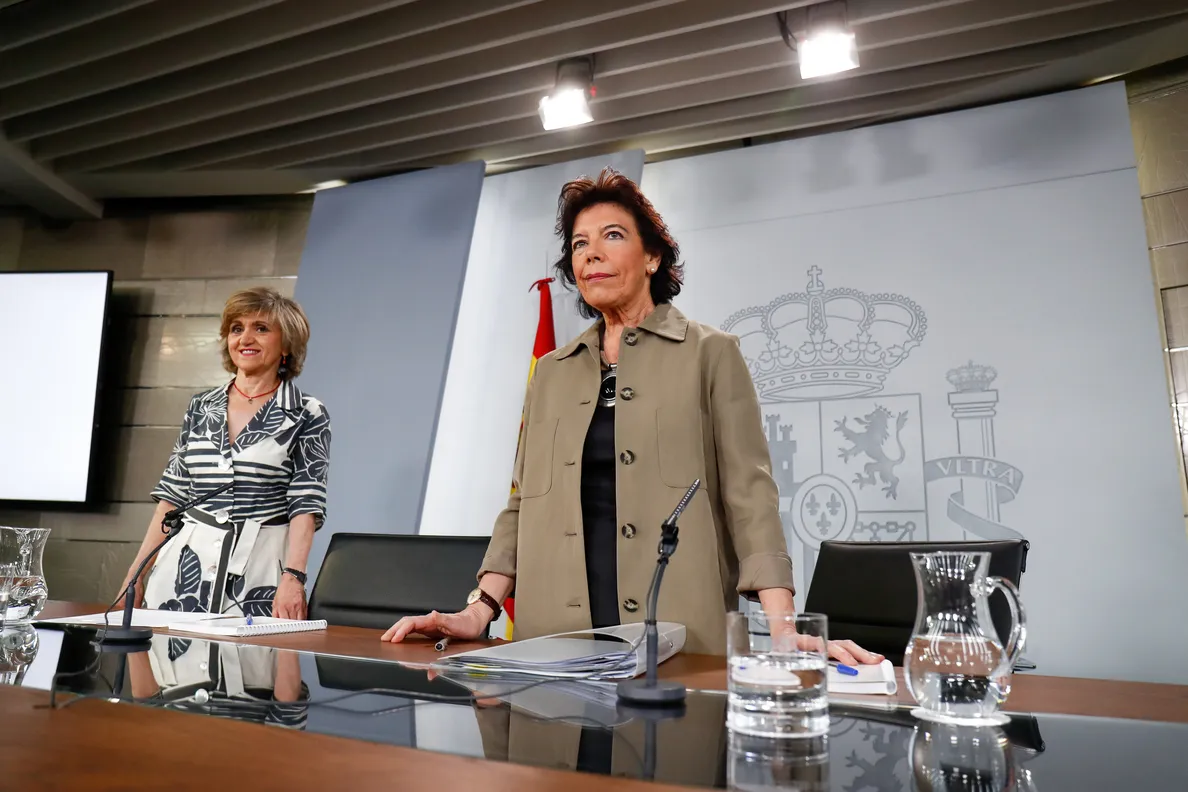 (Ampl.) El Gobierno aprueba la subida del 0,25% adicional del sueldo de los funcionarios desde julio