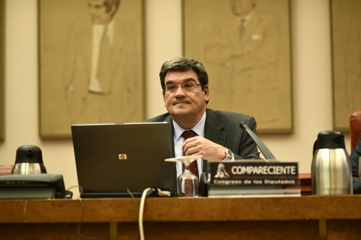 Escrivá subraya su compromiso con el sector turístico en uno de los veranos más complicados