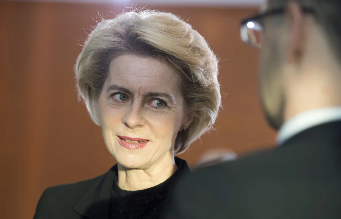 Von der Leyen garantiza al primer Ministro Diab el envío de más de 250 rescatadores y expertos