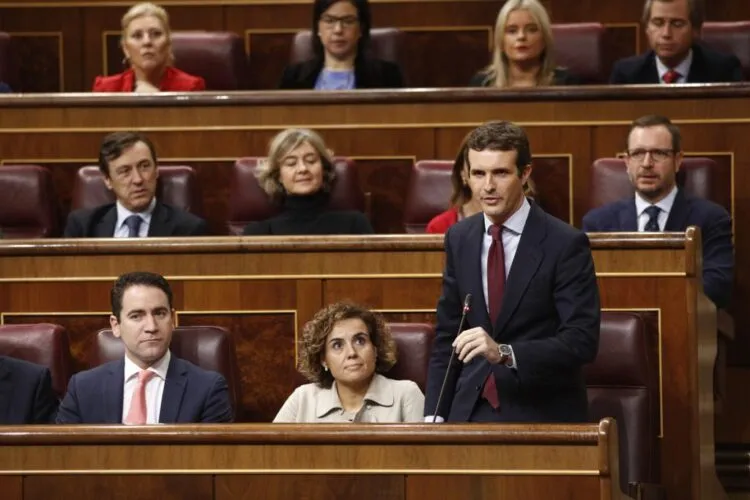 Casado exige a Sánchez su dimisión y convocatoria de elecciones para valorar el apoyo de los indultos