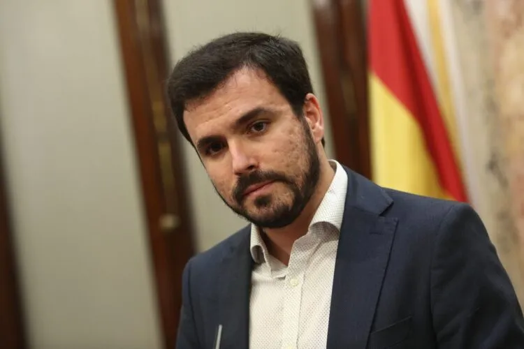 Consumo investigará a siete aerolíneas por supuestas irregularidades en su política de equipajes de mano