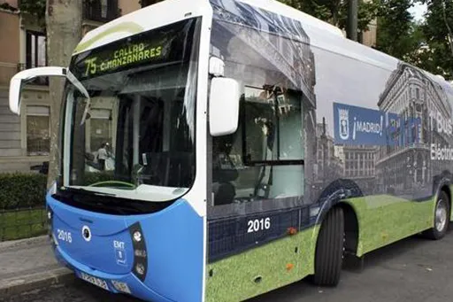 Las CCAA y casi 140 entidades locales se comprometen a rebajar un 50% el transporte público