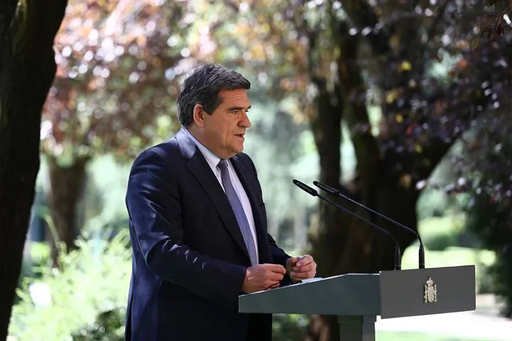 Escrivá asegura que «el acuerdo con los agentes sociales aborda más de la mitad de las recomendaciones del Pacto de Toledo»
