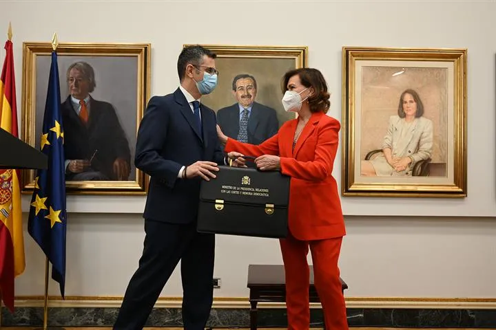 Carmen Calvo entrega su cartera a Félix Bolaños, nuevo ministro de la Presidencia: «No se ha dejado a nadie atrás»