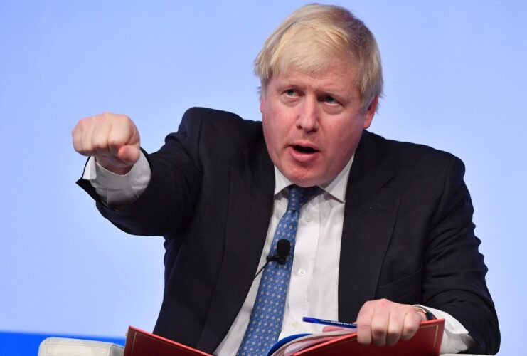 Boris Johnson admite la fiesta de Downing Street y los laboristas piden su dimisión