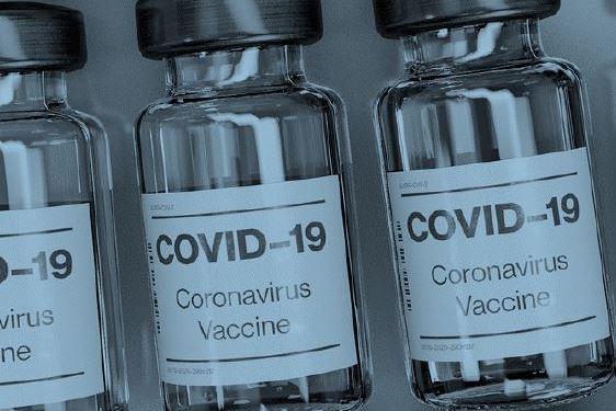 La EMA recomienda aplicar la cuarta dosis de la vacuna a mayores de 60 años