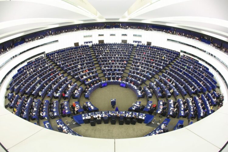 La UE llega a un acuerdo para establecer un salario mínimo «adecuado» para los Veintisiete