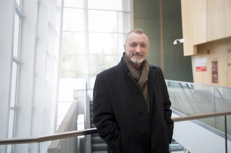 Arturo Pérez-Reverte presenta el libro ‘Historias del Camino’, un recorrido literario por el Camino de Santiago