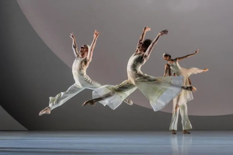Les Ballets de Monte-Carlo estrena ‘Coppél-i.A’, versión robótica de la fábula