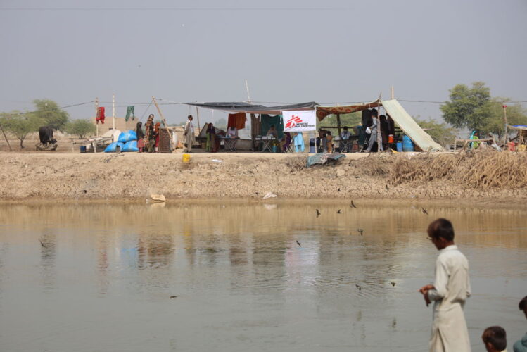 Las graves inundaciones en Pakistán disparan los casos de malaria y desnutrición infantil
