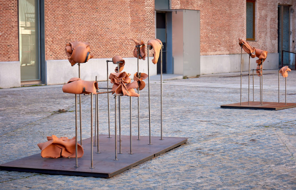 El artista Antonio Fernández Alvira muestra en Condeduque su instalación Memoria de forma, hasta el próximo 10 de abril en el Patio Sur