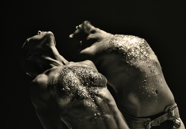 Paloma Hurtado y Daniel Morales danzan hacia la luz en ‘Ina’