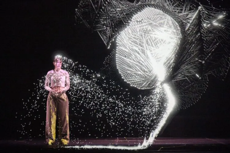 Teatros del Canal acoge estreno nacional de SH4DOW – who is master who is Shadow? protagonizado por una criatura de inteligencia artificial