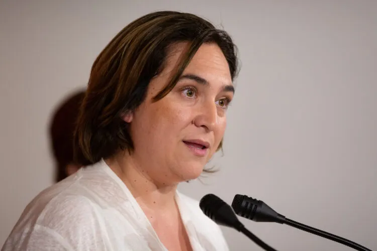 Ada Colau propone compartir alcaldía con PSC y ERC: «Están dispuestos a hablar de ello»