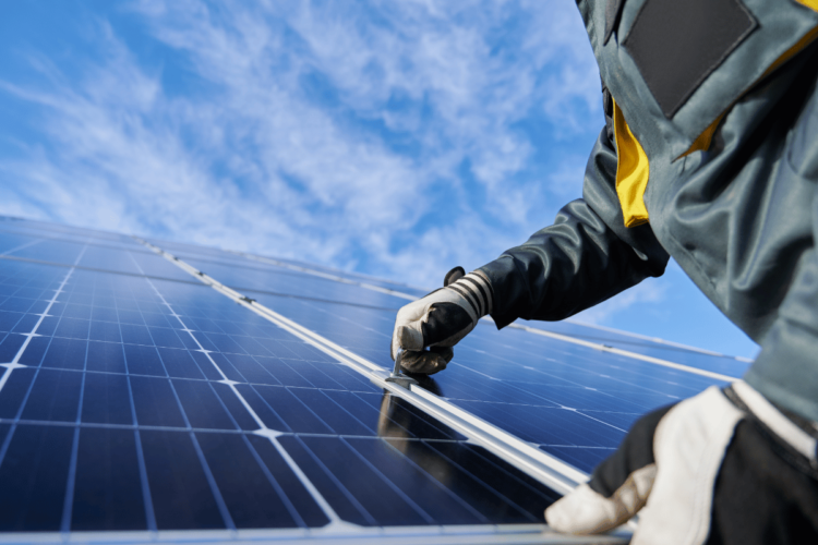 Ventajas de instalar paneles solares en casa: Energía limpia y ahorro económico