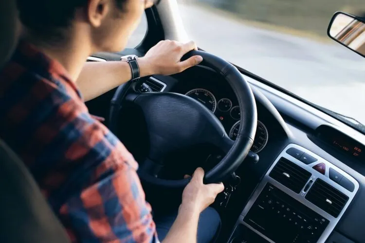 Coches de segunda mano: ¿concesionario o particular?