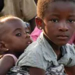 Miles de niños y niñas desplazados en medio de los ataques armados en Mozambique