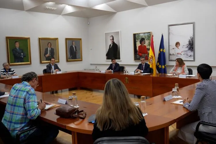 Bolaños se reúne con las víctimas de abusos en el seno de la Iglesia: exigen un sistema de reparación obligatorio