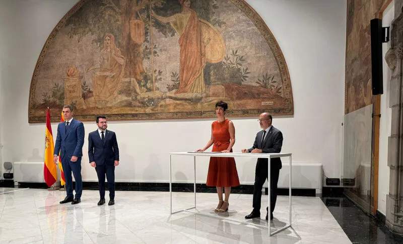 El Gobierno firma con la Generalitat de Cataluña el acuerdo de asunción de competencias del Ingreso Mínimo Vital